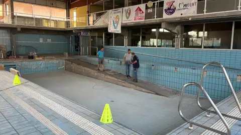Obras de mejora de acceso de la piscina cubierta de Valdepeñas Obras de mejora de acceso de la piscina cubierta de Valdepeñas