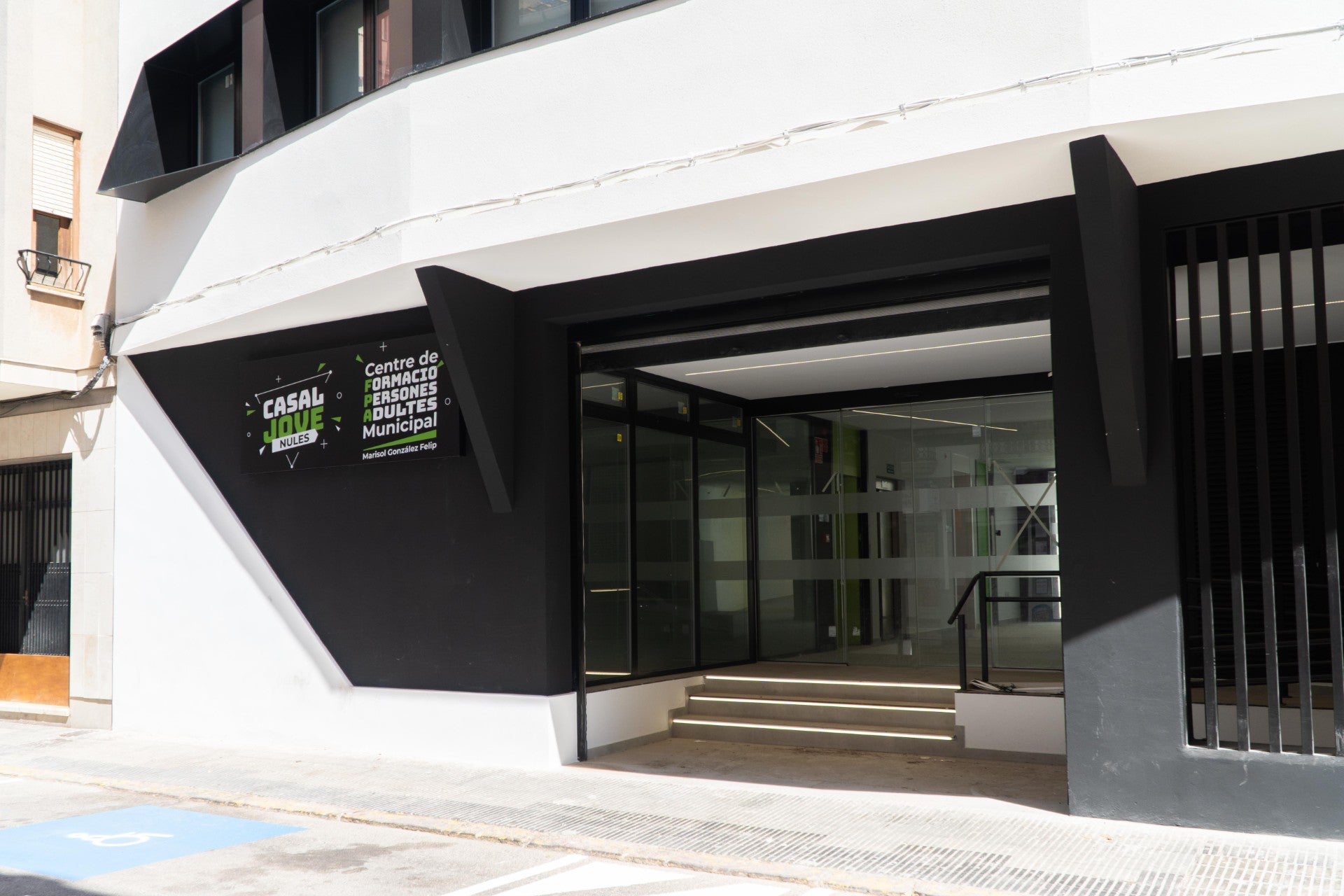 Nules y el IVAJ firman un convenio para que el municipio pueda entregar la tarjeta física del Carnet Jove solicitada online Nules y el IVAJ firman un convenio para que el municipio pueda entregar la tarjeta física del Carnet Jove solicitada online