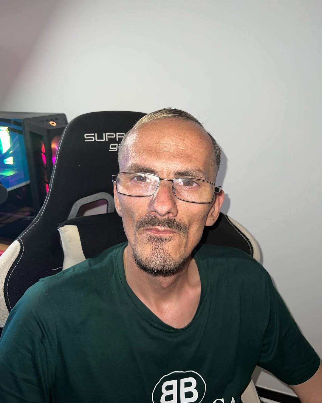 Francia investiga la muerte de un 'influencer' emitida en directo en redes Francia investiga la muerte de un 'influencer' emitida en directo en redes