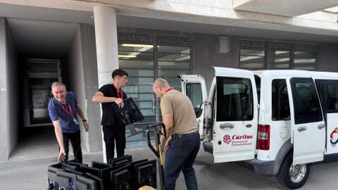 C&aacute;ritas y Manos Unidas reciben 75 monitores del Hospital Universitario del Vinalop&oacute; de Elche