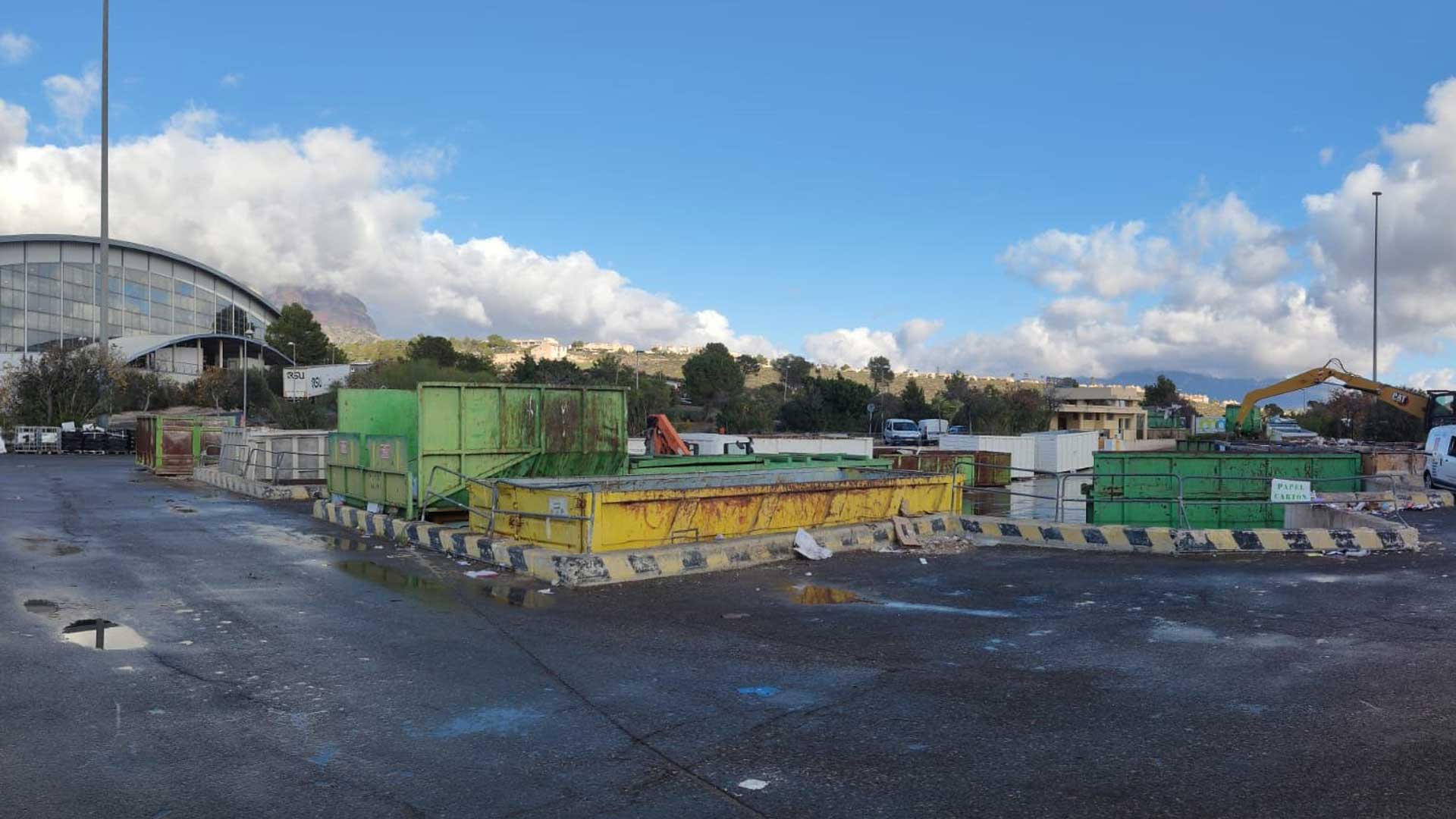 Benidorm firma un convenio con el Consorcio de Residuos y FCC para gestionar la recogida de aceite doméstico usado y residuo textil Benidorm firma un convenio con el Consorcio de Residuos y FCC para gestionar la recogida de aceite doméstico usado y residuo textil