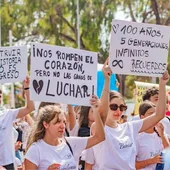 Vecinos de Playa Babilonia se manifiestan en un nuevo intento de paralizar el derribo de sus viviendas Vecinos de Playa Babilonia se manifiestan en un nuevo intento de paralizar el derribo de sus viviendas