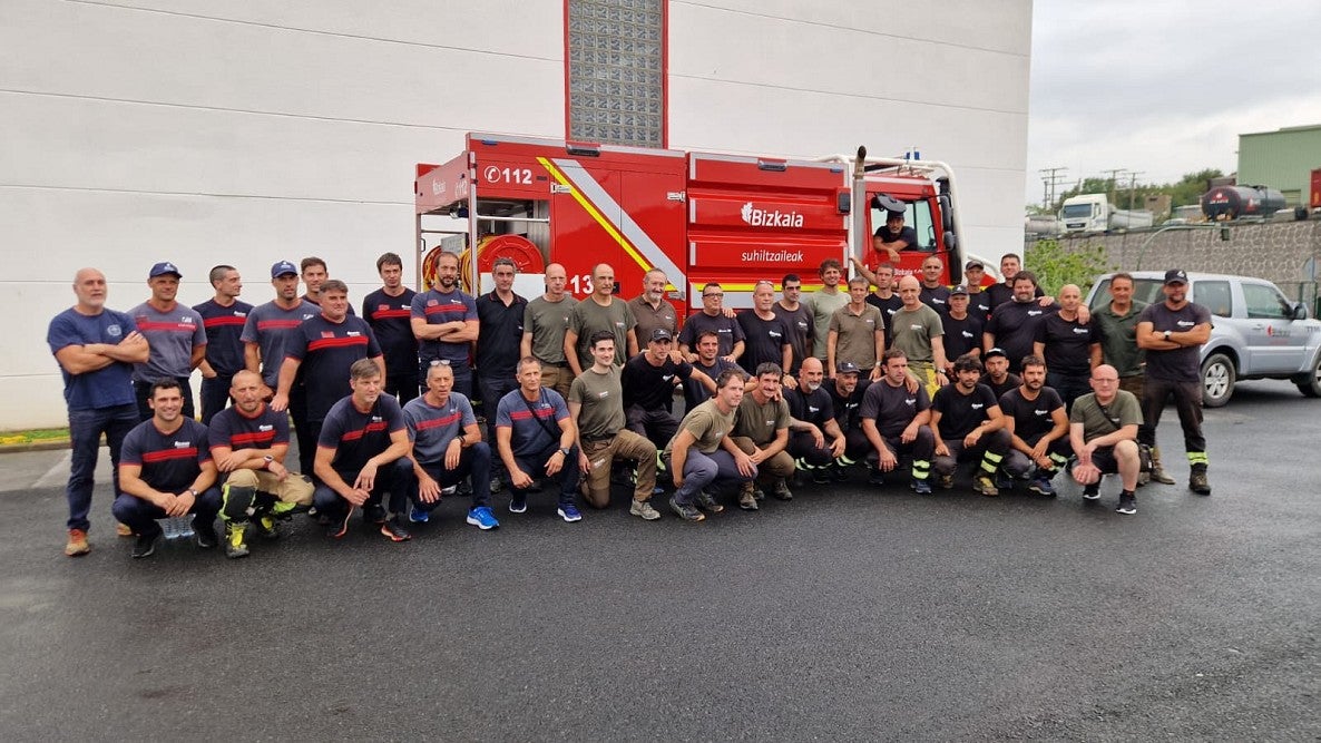 Más de 70 bomberos de Euskadi se desplazan hasta Castilla y León para colaborar con las labores de extinción de incendios Más de 70 bomberos de Euskadi se desplazan hasta Castilla y León para colaborar con las labores de extinción de incendios