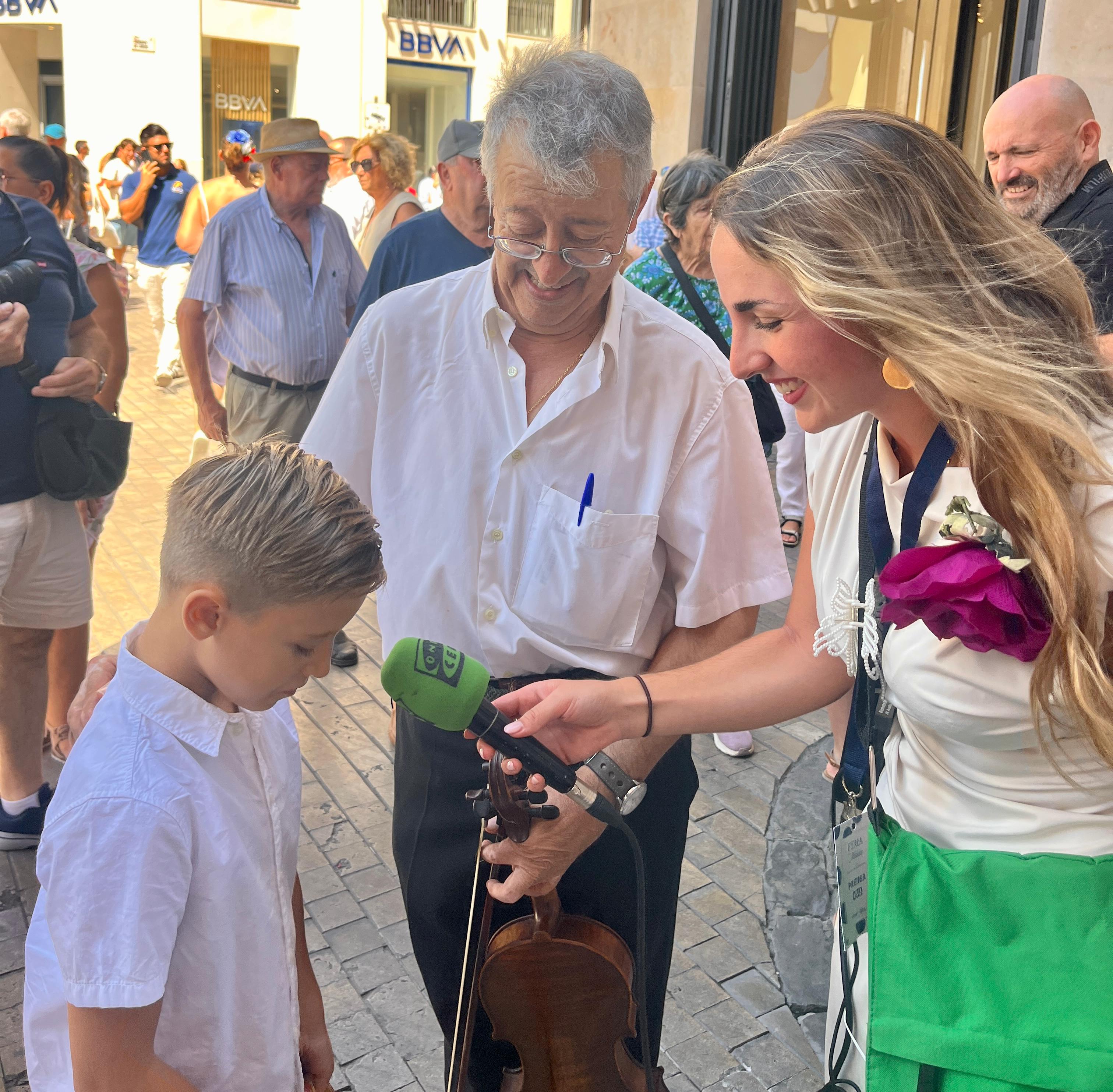 Los verdiales se convierten en la banda sonora de Calle Larios Los verdiales se convierten en la banda sonora de Calle Larios