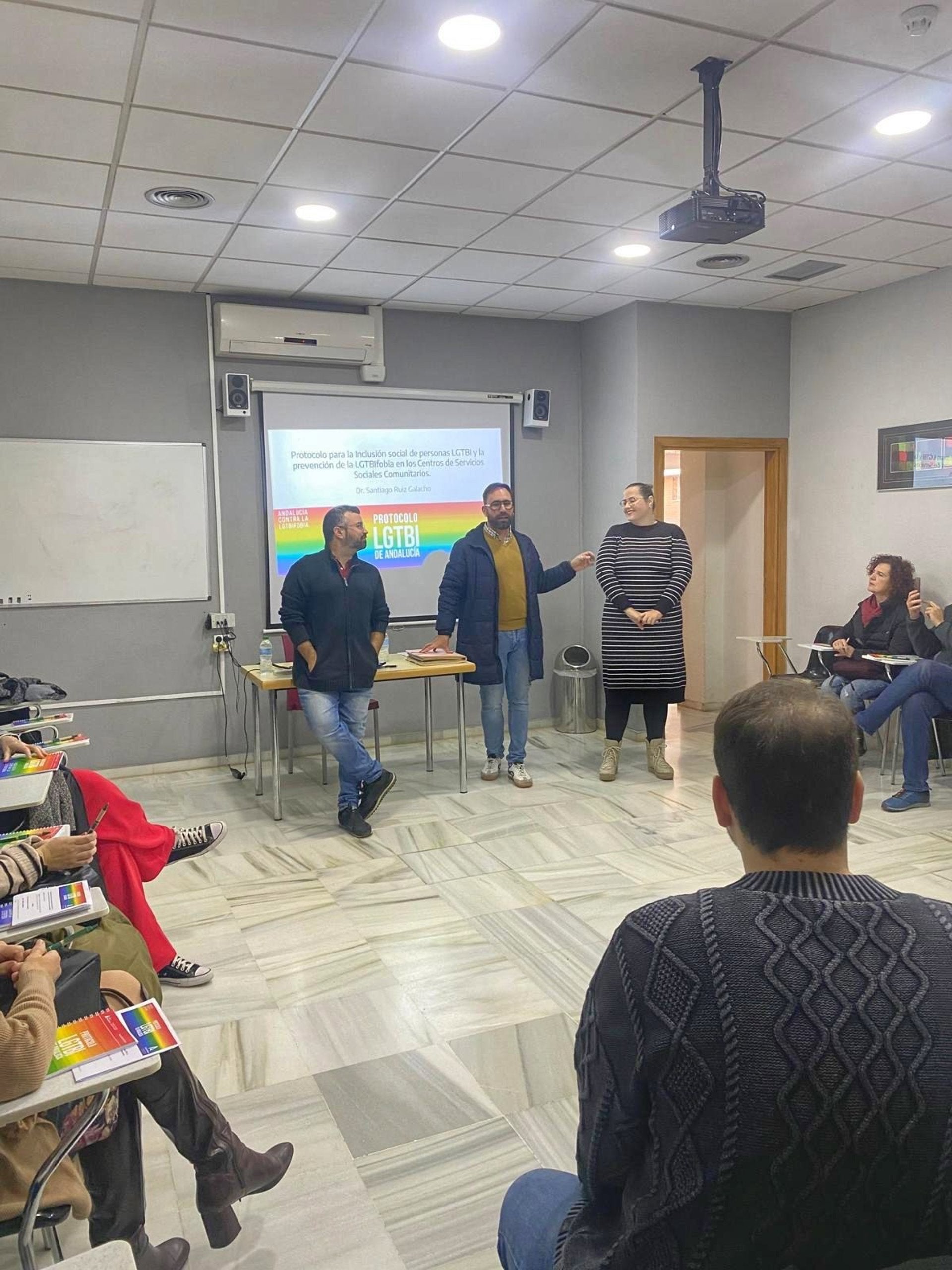 La Junta forma a más de 250 profesionales en el protocolo contra conductas Lgtbifóbicas en servicios sociales La Junta forma a más de 250 profesionales en el protocolo contra conductas Lgtbifóbicas en servicios sociales