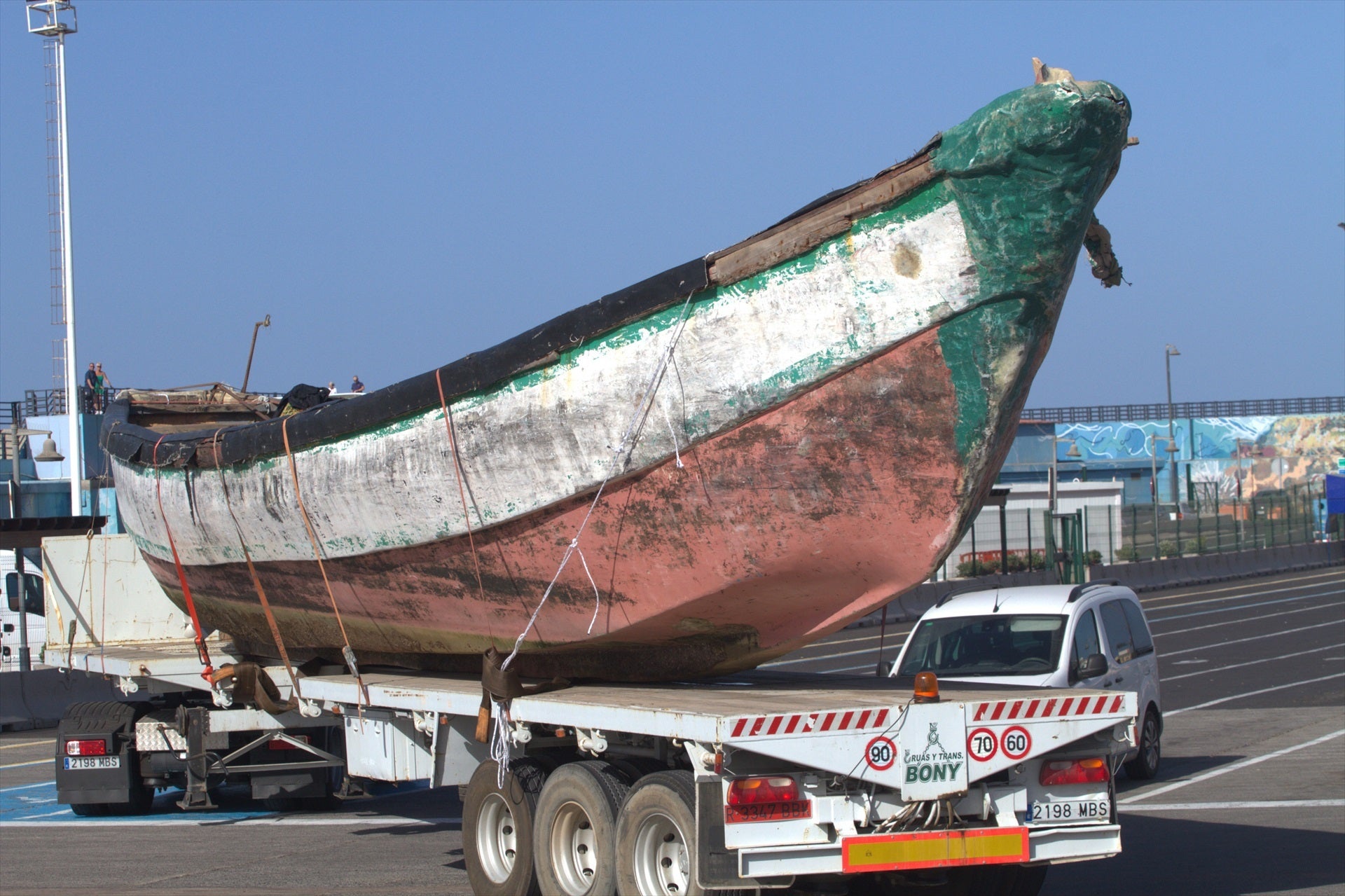 Naufragio y detenciones de 96 inmigrantes que pretendían entrar en España Naufragio y detenciones de 96 inmigrantes que pretendían entrar en España