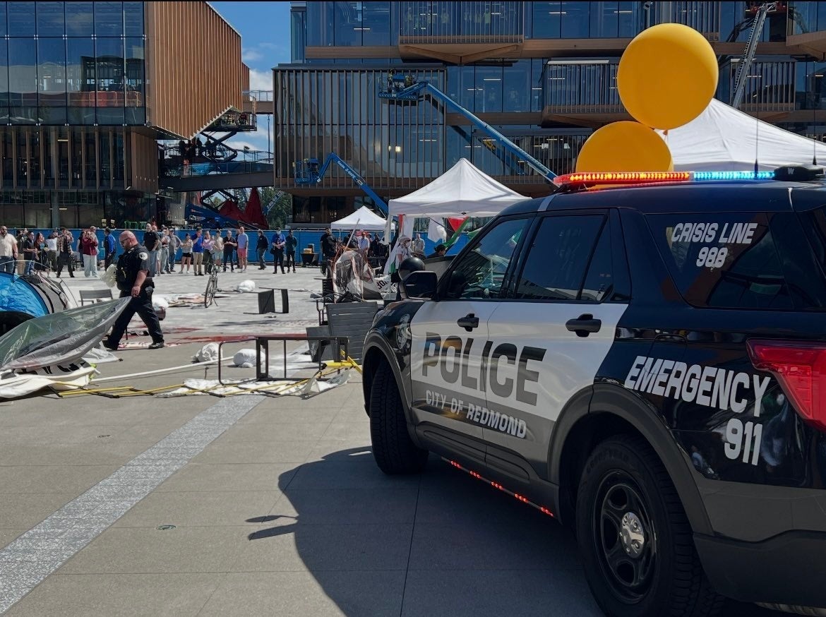 Detenidos 20 trabajadores de Microsoft por protestar contra la colaboración de la empresa con Israel Detenidos 20 trabajadores de Microsoft por protestar contra la colaboración de la empresa con Israel