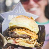 Del festival dedicado a la hamburguesa en Torrevieja a la excelencia de los vinos de La Mata. Las sugerencias de Tony Pérez Del festival dedicado a la hamburguesa en Torrevieja a la excelencia de los vinos de La Mata. Las sugerencias de Tony Pérez