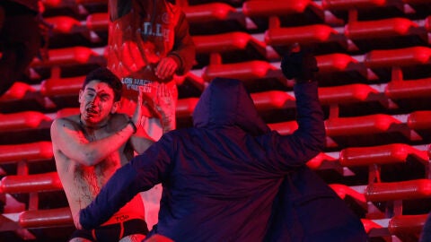 Más de 90 detenidos y al menos 10 heridos graves en una pelea en un estadio de Argentina Más de 90 detenidos y al menos 10 heridos graves en una pelea en un estadio de Argentina