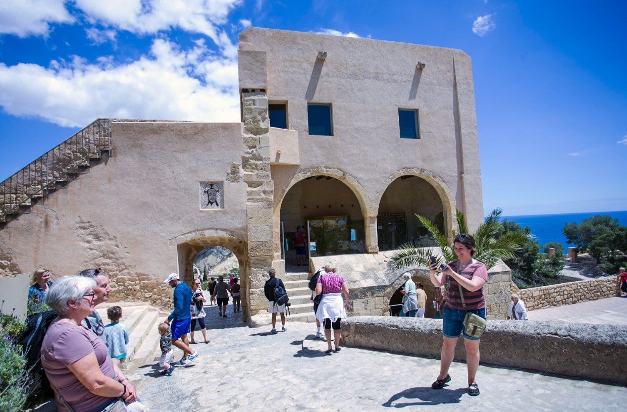 Alicante instalará un sistema inteligente para controlar aforos y recorridos en el Castillo de Santa Bárbara Alicante instalará un sistema inteligente para controlar aforos y recorridos en el Castillo de Santa Bárbara