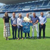 El logotipo de la Cueva de Nerja vuelve a lucir en la camiseta pre-partido del Málaga CF esta temporada 2025/26