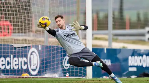 Pablo Valencia competirá con Ramon Vilá por la portería del Eldense. Pablo Valencia competirá con Ramon Vilá por la portería del Eldense.
