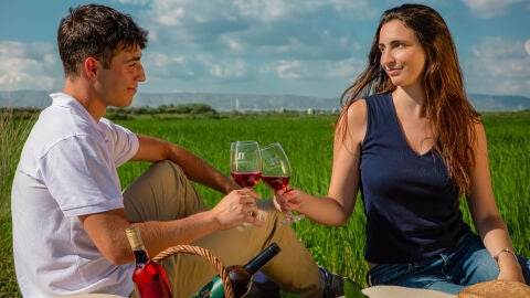 Frescura, aromas y colores: los rosados de la DO Utiel-Requena perfectos para acompa&ntilde;ar tu verano