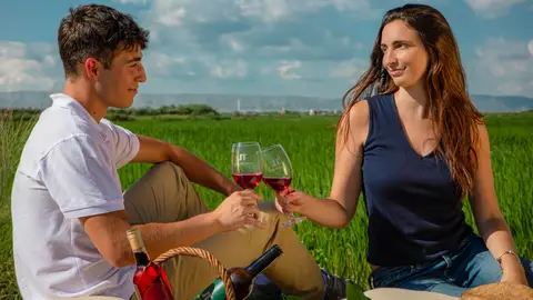 Frescura, aromas y colores: los rosados de la DO Utiel-Requena perfectos para acompañar tu verano Frescura, aromas y colores: los rosados de la DO Utiel-Requena perfectos para acompañar tu verano