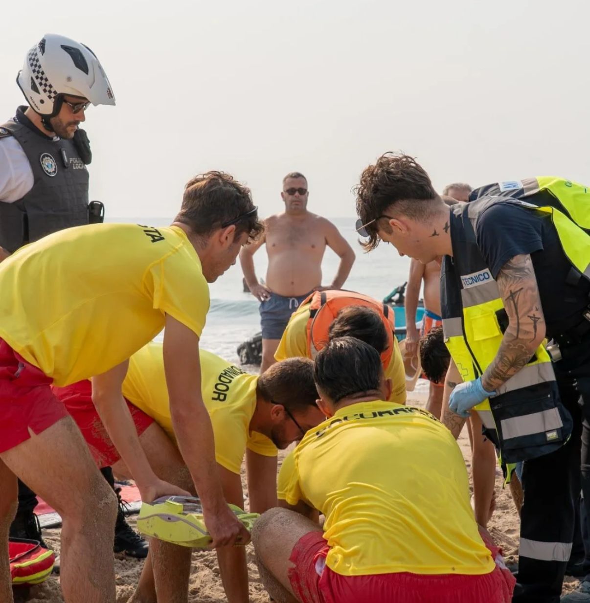 Simulacro de salvamento en la playa Centro de Villajoyosa Simulacro de salvamento en la playa Centro de Villajoyosa
