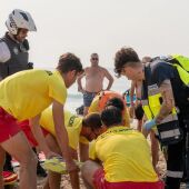Simulacro de salvamento en la playa Centro de Villajoyosa 