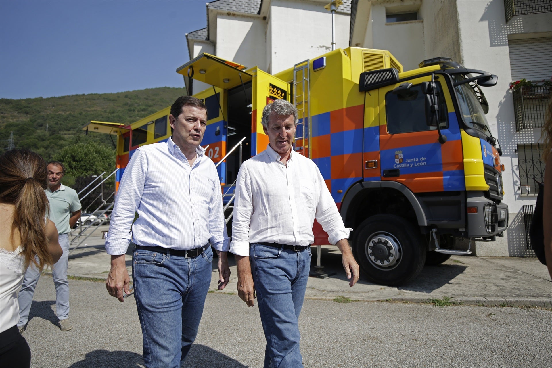 Tertulia: La crispación política no soluciona la crisis de los incendios Tertulia: La crispación política no soluciona la crisis de los incendios