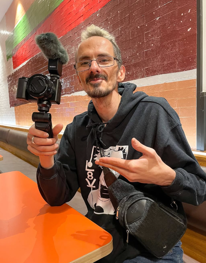 Quién era Jean Pormanove, el influencer cuya muerte fue emitida en directo en redes Quién era Jean Pormanove, el influencer cuya muerte fue emitida en directo en redes