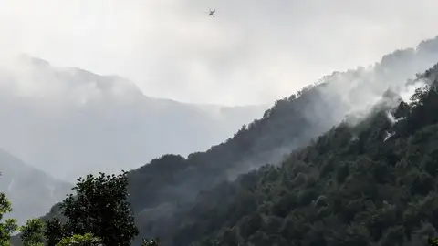 Última hora de los Incendios en España, en directo: Pedro Sánchez visita el Puesto de Mando Avanzado de Dagaña (Asturias) Última hora de los Incendios en España, en directo: Pedro Sánchez visita el Puesto de Mando Avanzado de Dagaña (Asturias)