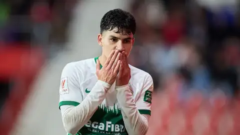 Adam Boayar celebra un gol con el Elche. Adam Boayar celebra un gol con el Elche.