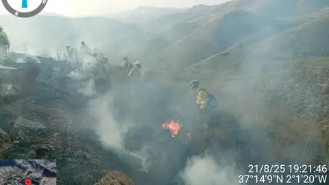 Bomberos forestales actuando en Lubrín (Almería). Bomberos forestales actuando en Lubrín (Almería).