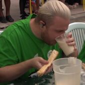 XXIII edición del concurso de comer fartons y beber horchata