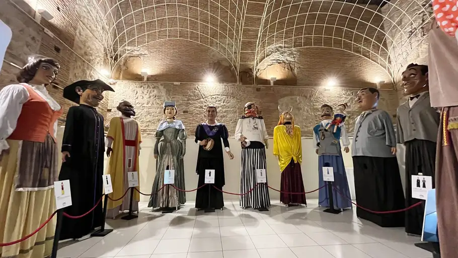 La Comparsa de Gigantes y Cabezudos de Alcalá conmemora su 500 aniversario Exposición de la Comparsa de Gigantes y Cabezudos de Alcalá