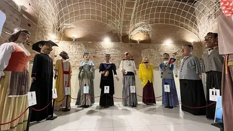 La Comparsa de Gigantes y Cabezudos de Alcalá conmemora su 500 aniversario Exposición de la Comparsa de Gigantes y Cabezudos de Alcalá