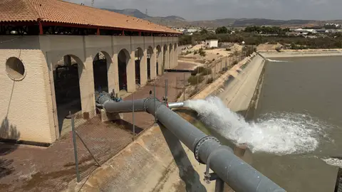 Una de las estaciones de riegos de la Comunidad Riegos de Levante de Elche. Una de las estaciones de riegos de la Comunidad Riegos de Levante de Elche.