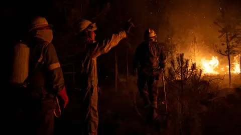 Incendio Última hora de los Incendios en España, en directo: Robles asegura que la UME se quedará en Galicia el "tiempo que sea necesario" y los incendios de nivel 2 bajan a 13 en Castilla y León