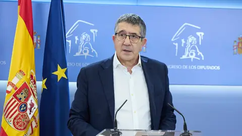 Patxi López critica la "incontinencia verbal" de la oposición por la gestión de los fuegos: "Ante los incendios, el PP usa los mismos recursos de siempre: la mentira y el insulto"