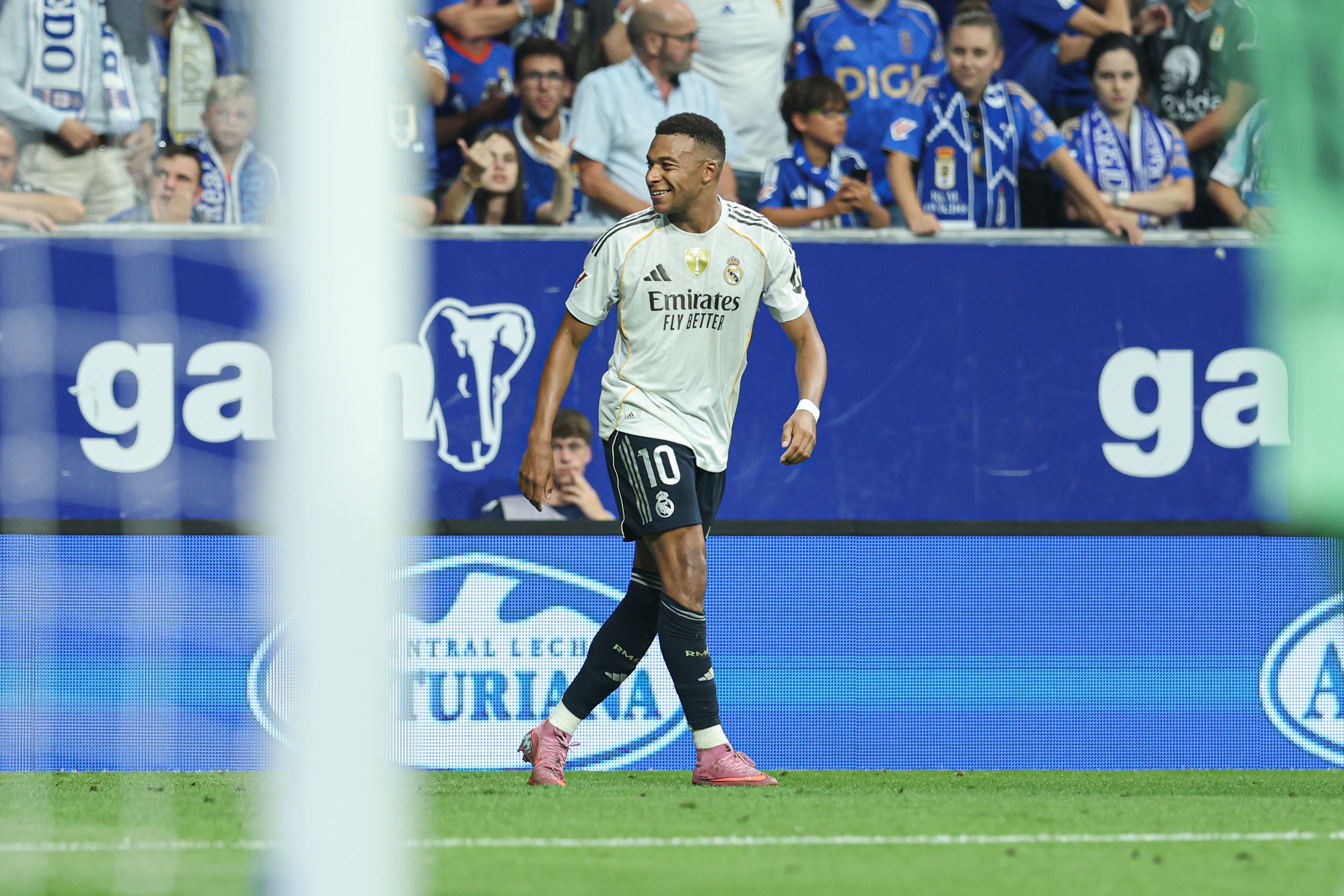El Real Madrid se impone al Oviedo con goles de Mbappé y Vinícius (0-3) El Real Madrid se impone al Oviedo con goles de Mbappé y Vinícius (0-3)