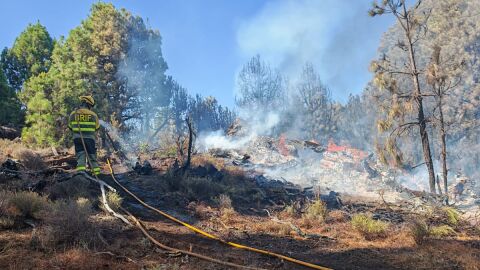 Imagen del conato de incendio declarado el 23 de agosto de 2025 en el municipio canario de El Pinar en la isla de El Hierro