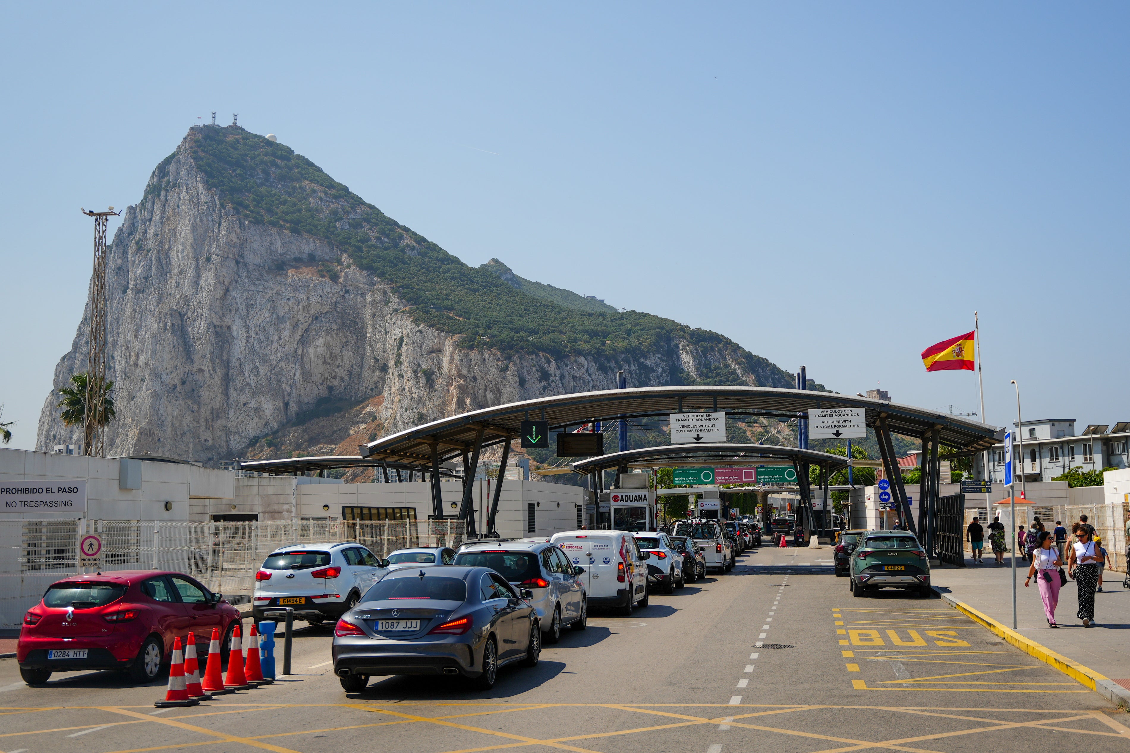 Ya hay fecha para que Reino Unido y España derrumben la verja de Gibraltar: qué significa este acuerdo Ya hay fecha para que Reino Unido y España derrumben la verja de Gibraltar: qué significa este acuerdo
