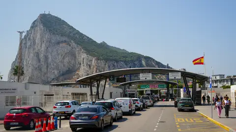 Ya hay fecha para que Reino Unido y España derrumben la verja de Gibraltar: qué significa este acuerdo Ya hay fecha para que Reino Unido y España derrumben la verja de Gibraltar: qué significa este acuerdo