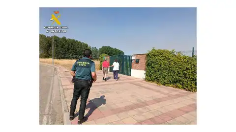 Auxiliado un anciano que había abandonado su residencia de personas mayores .