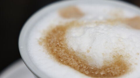 Le cobran 1,20 euros por el hielo del caf&eacute; y FACUA aclara: "Si no aparece en la lista de precios..."