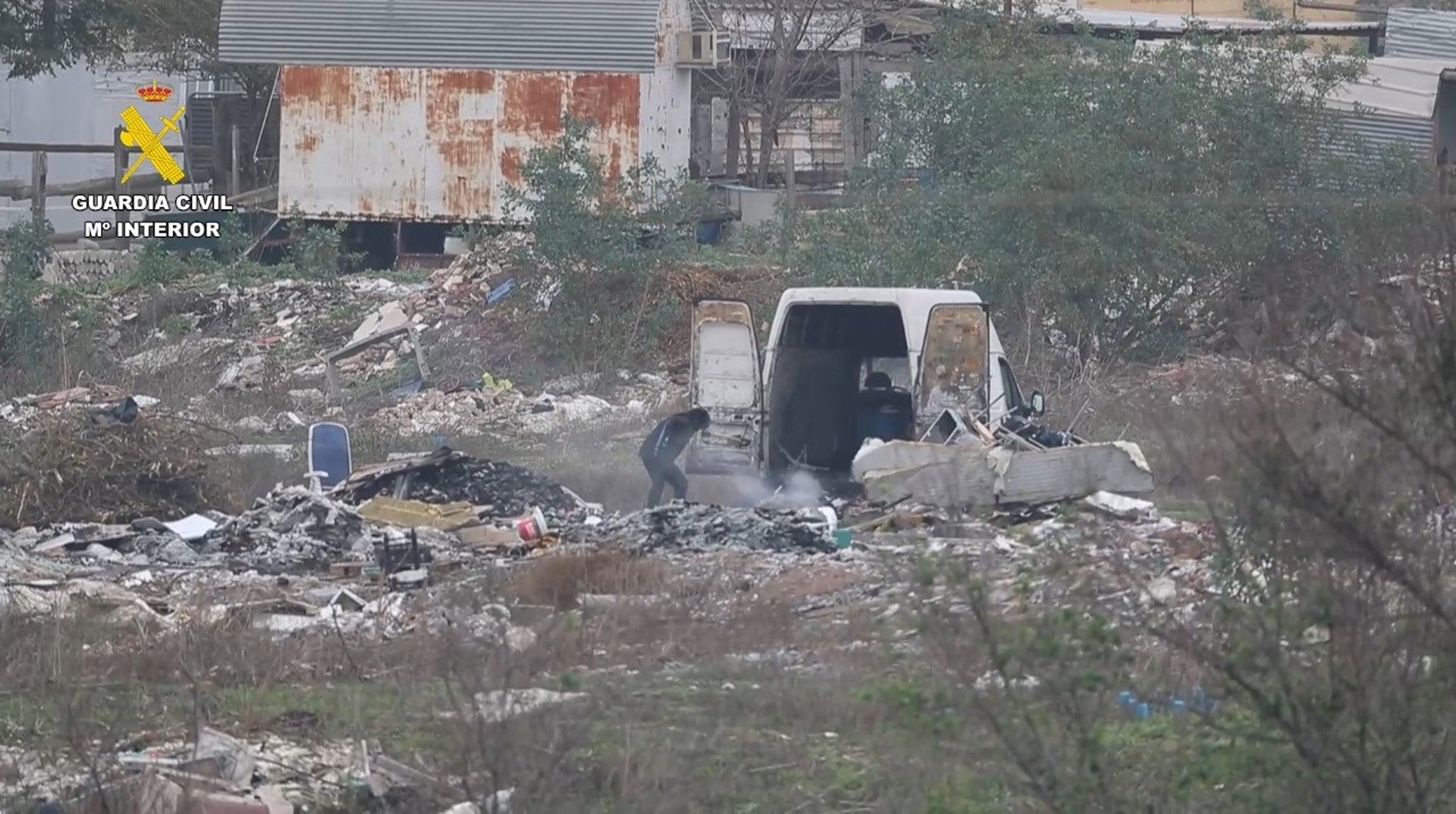 Siete investigados por vertidos y quema de residuos en zonas urbanas de Sevilla y Alcalá de Guadaíra Siete investigados por vertidos y quema de residuos en zonas urbanas de Sevilla y Alcalá de Guadaíra