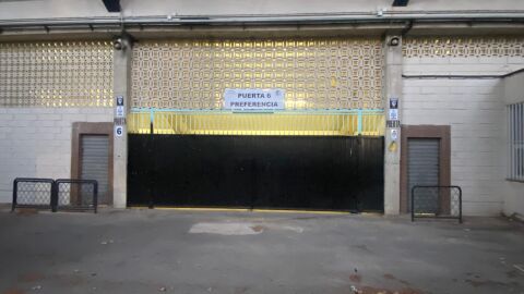 Exterior del estadio Helm&aacute;ntico, actualmente cerrado por obras en su interior