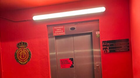 El Mallorca sigue con el ascensor presidencial roto