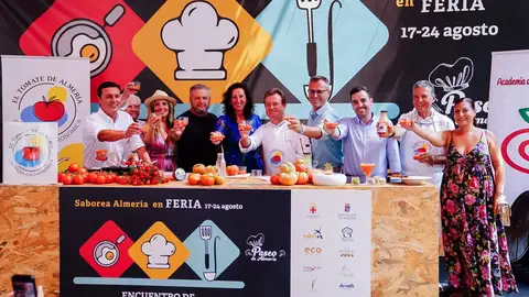 La Alcaldesa de Almería, María del Mar Vázquez, en una visita al "Encuentro de Gastronomía Almeriense" La Alcaldesa de Almería, María del Mar Vázquez, en una visita al "Encuentro de Gastronomía Almeriense"