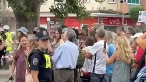 Tensión vecinal durante la tala de dos árboles en Martínez de Velasco Tensión vecinal durante la tala de dos árboles en Martínez de Velasco