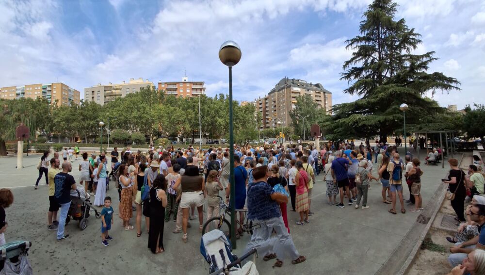 La concentración bajo el cedro sí contaba con permisos.