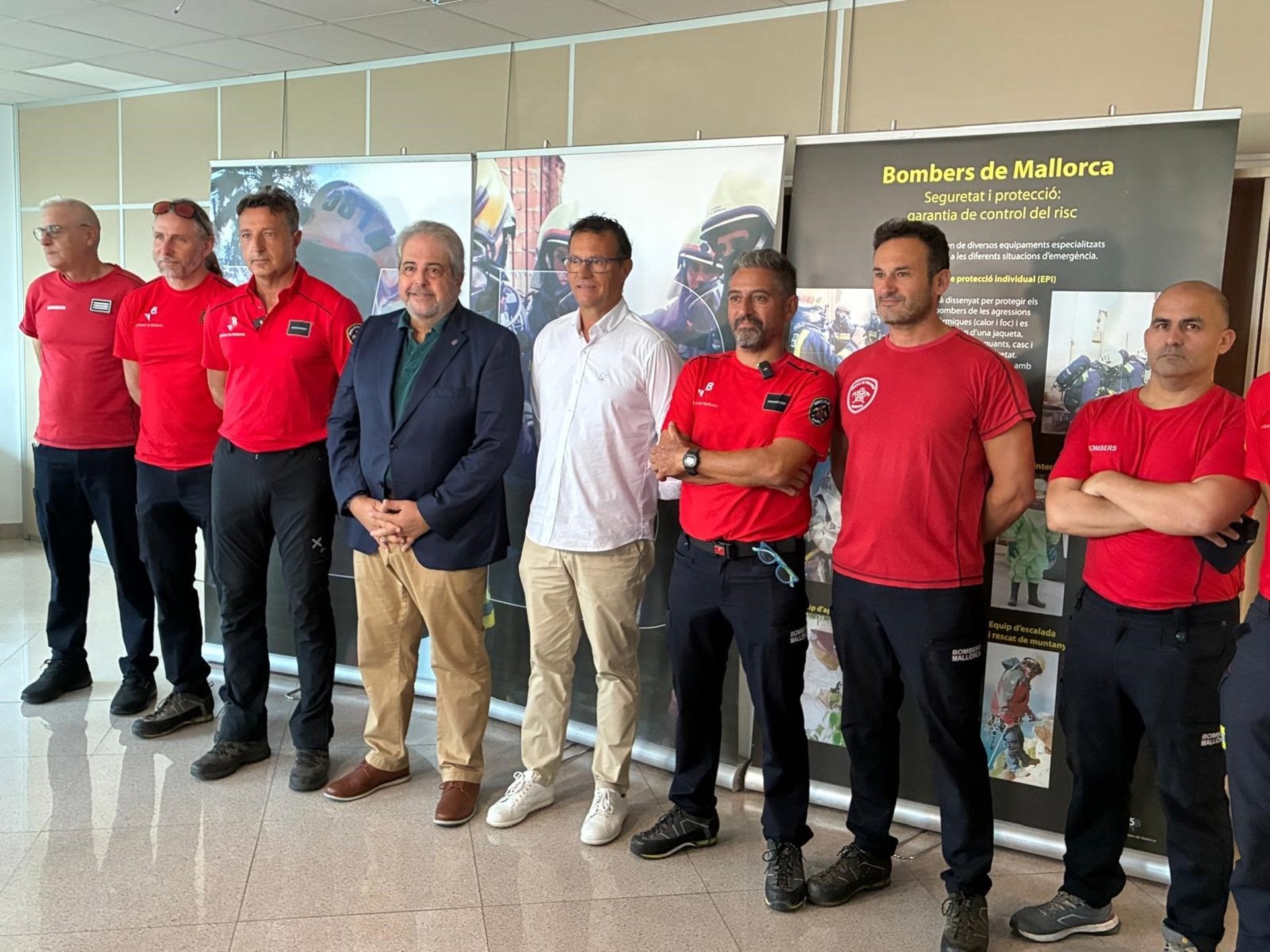 Bomberos de Mallorca regresan tras "la guerra" contra los incendios en Castilla y León Bomberos de Mallorca regresan tras "la guerra" contra los incendios en Castilla y León