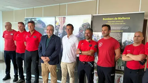 Bomberos de Mallorca sobre su experiencia en incendios de Castilla y León: "Era curar la herida y volver a la guerra" Bomberos de Mallorca sobre su experiencia en incendios de Castilla y León: "Era curar la herida y volver a la guerra"