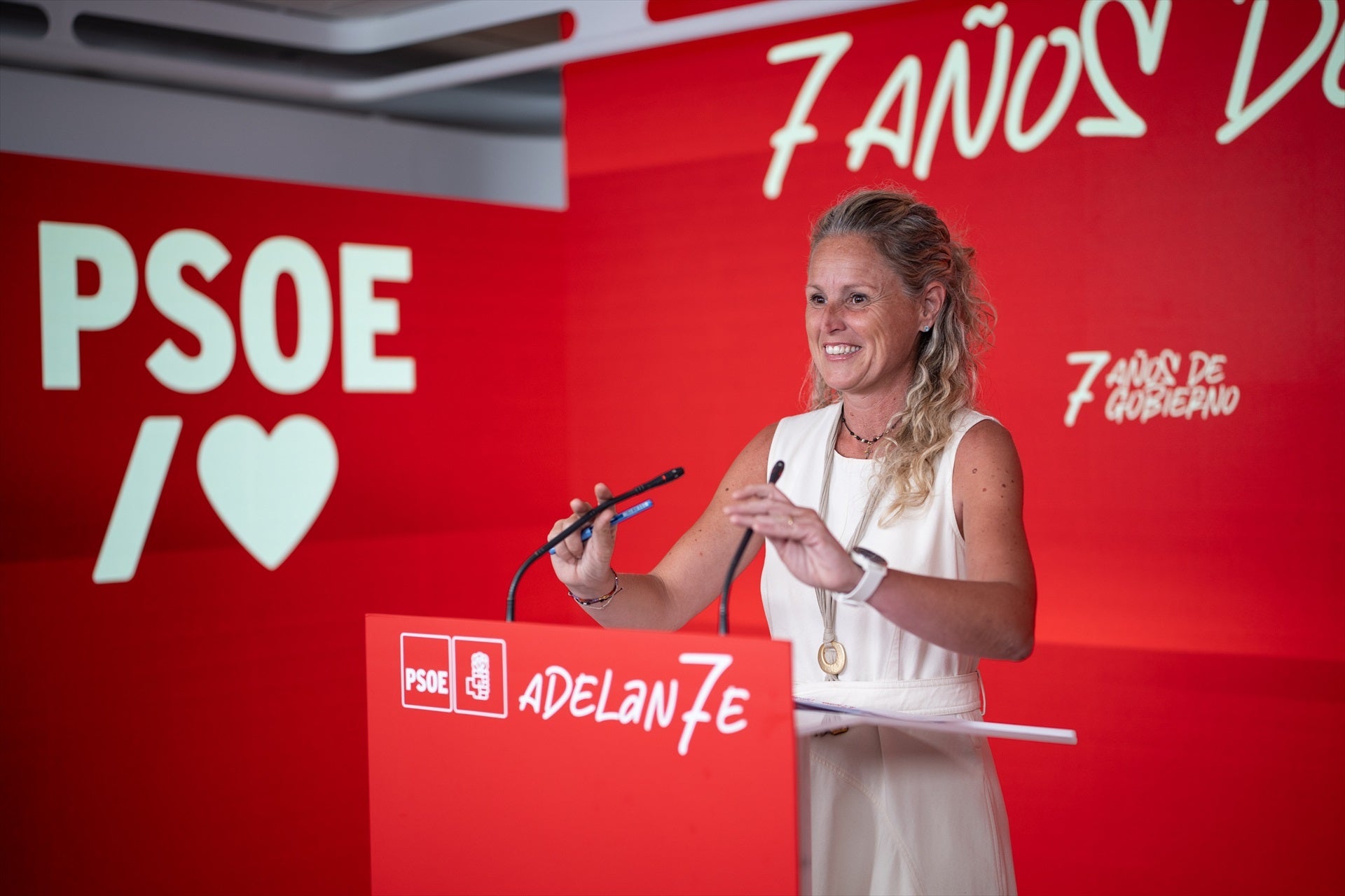 El PSOE carga contra las medidas de Feijóo: "Recortan servicios, después critican y finalmente presentan un pdf" El PSOE carga contra las medidas de Feijóo: "Recortan servicios, después critican y finalmente presentan un pdf"
