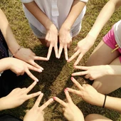 Grupo manos jóvenes Grupo manos jóvenes
