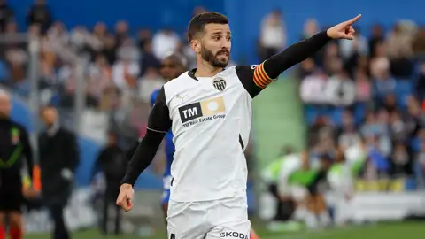 Gayá se convierte en el quinto jugador del Valencia CF con más partidos en un día gris Gayá se convierte en el quinto jugador del Valencia CF con más partidos en un día gris