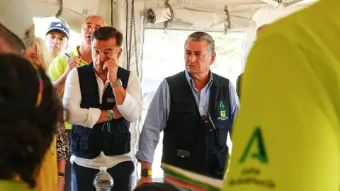 El consejero de la Presidencia, Interior, Diálogo Social y Simplificación Administrativa de la Junta de Andalucía, Antonio Sanz (d) asiste a la reunión del Puesto de Mando Avanzado del incendio de Tarifa . A12 de agosto de 2025. (Foto de archivo). - Francisco J. Olmo - Europa Press El consejero de la Presidencia, Interior, Diálogo Social y Simplificación Administrativa de la Junta de Andalucía, Antonio Sanz (d) asiste a la reunión del Puesto de Mando Avanzado del incendio de Tarifa . A12 de agosto de 2025. (Foto de archivo). - Francisco J. Olmo - Europa Press