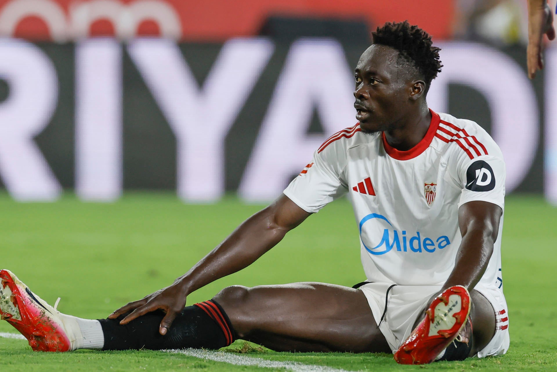 Más lesiones en el Sevilla: Lukebakio y Akor Más lesiones en el Sevilla: Lukebakio y Akor